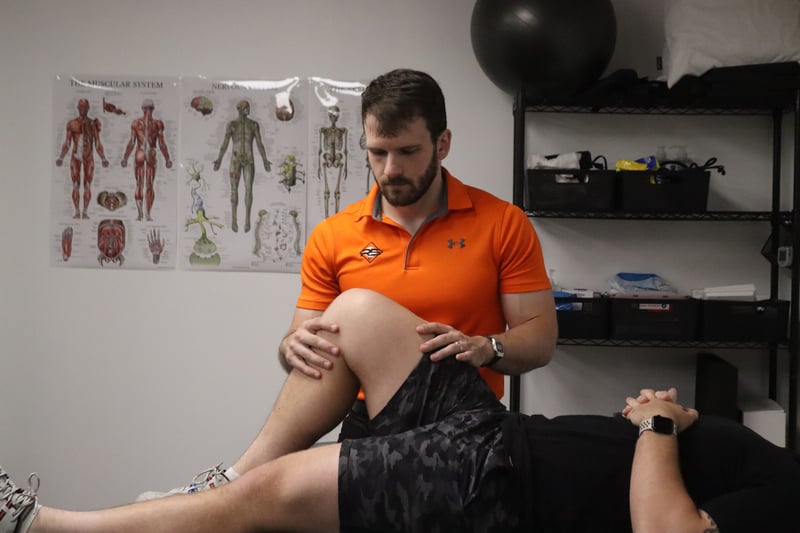 Physical therapist guiding a knee assessment at Rock Solid